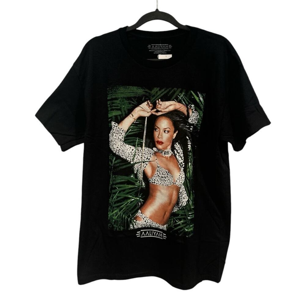 Aaliyah Short Sleeve Graphic T-Shirt New without Tags Medium